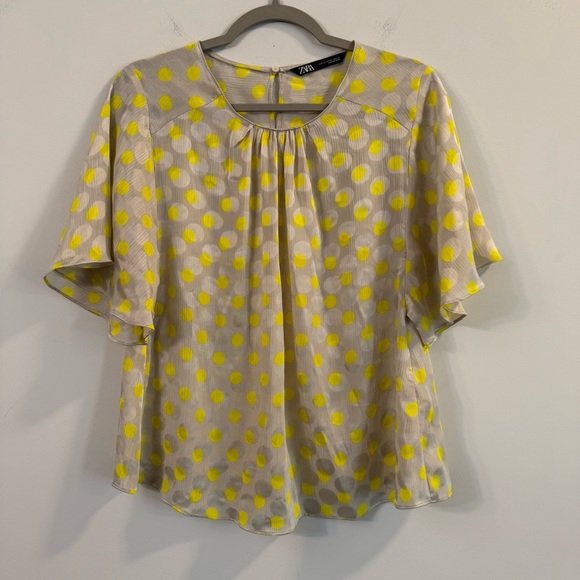 Women’s Zara Yellow and Gray Flutter Sleeve Blouse size XS - Picture 1 of 5